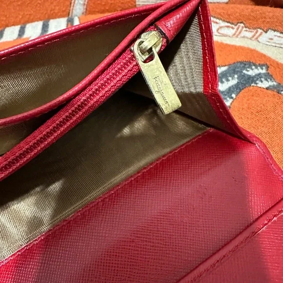 SALVATORE FERRAGAMO ❤️🌟RED LONG WALLET ⭐️